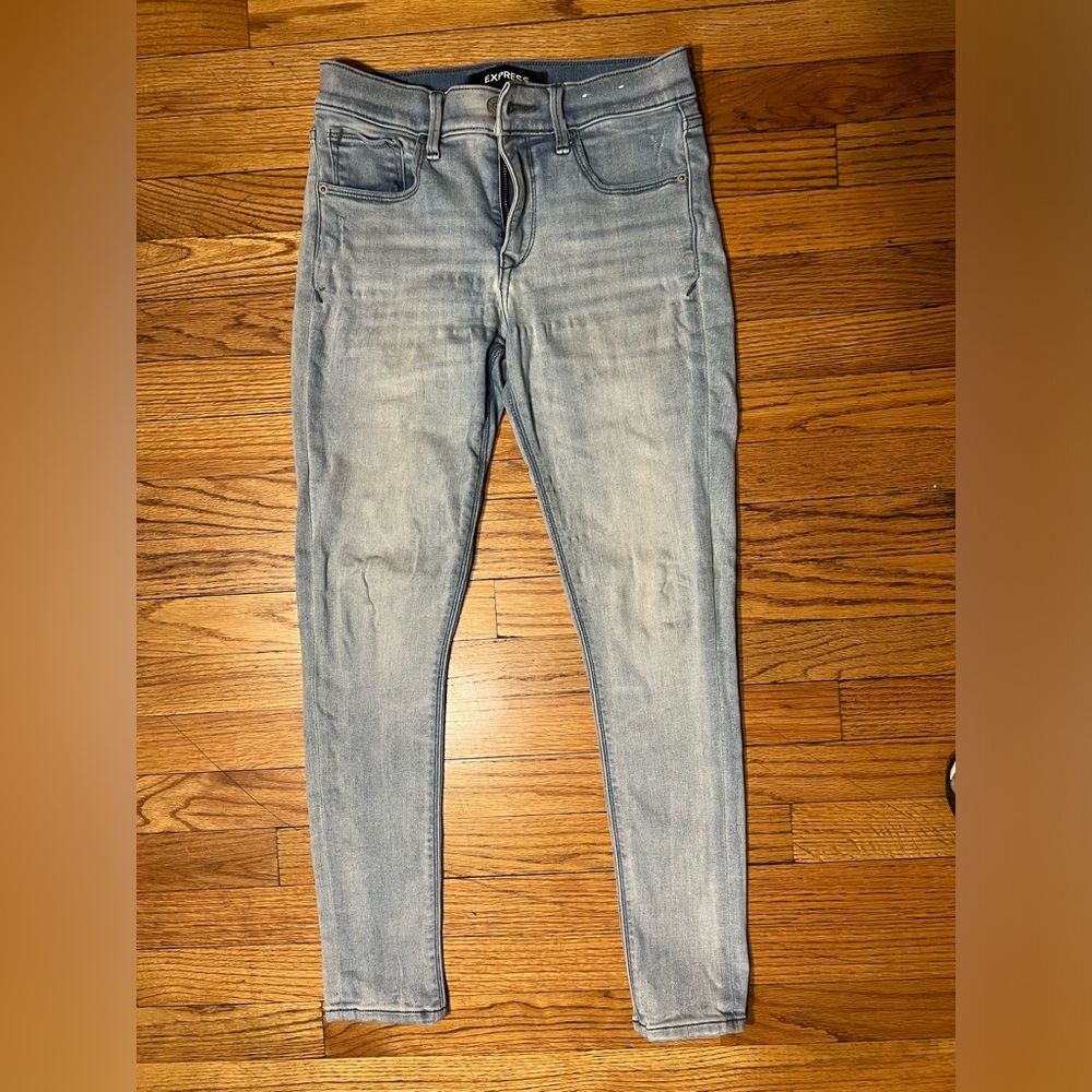 Stylish Light Wash Skinny Jeans